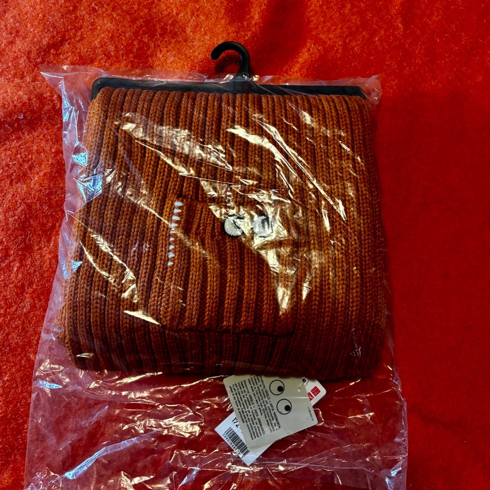 Anya Hindmarch Uniqlo collab orange touch of wool heattech knitted stole NWT - Picture 3 of 8